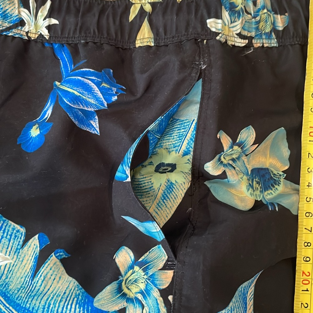 ASOS Tropical Swim Trunks - Picture 7 of 9